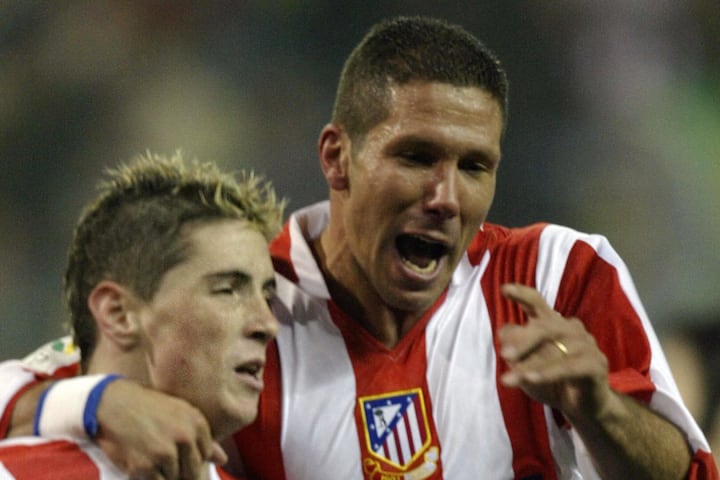 Atletico de Madrid's Fernando Torres (L)