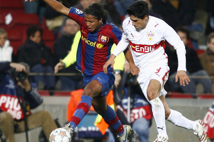 Barcelona's Giovani Dos Santos (L) vies