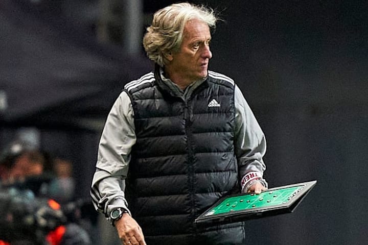 Jorge Jesus criticou o "Fair Play" da Liga NOS: 'Isso nao existe no Brasil'. 