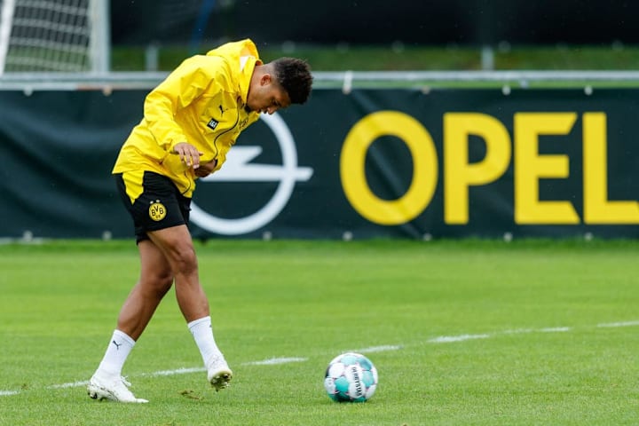 Jadon Sancho Tells Dortmund Teammates He S Willing To Stay For Another Season
