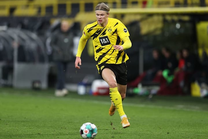 Borussia Dortmund v FC Augsburg - Bundesliga