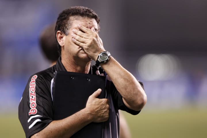 Joel Santana pede mais 'carinho' com o Botafogo.
