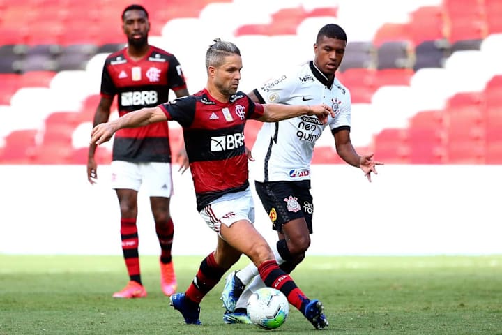 O Corinthians se fechou, mas o Flamengo soube trabalhar e venceu. 