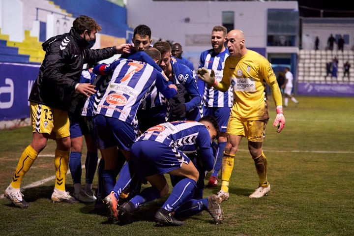 CD Alcoyano v Real Madrid - Copa del Rey
