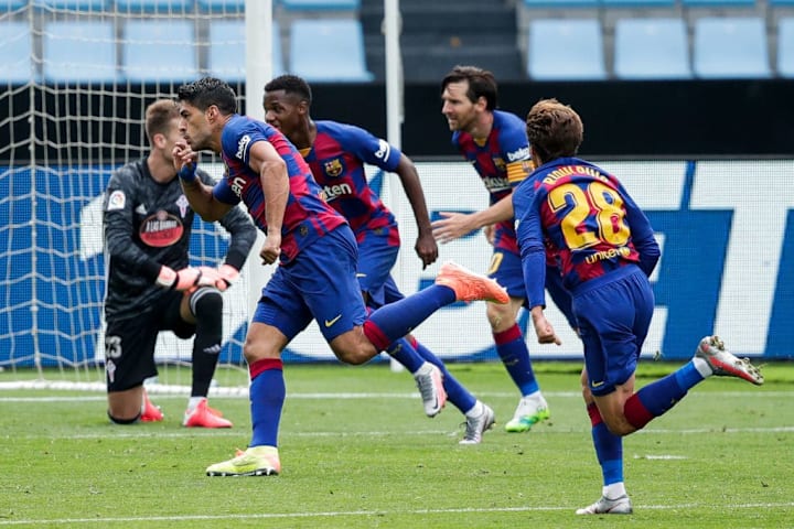 Ansu Fati y Riqui Puig celebran un gol junto a Luis Suárez y Leo Messi