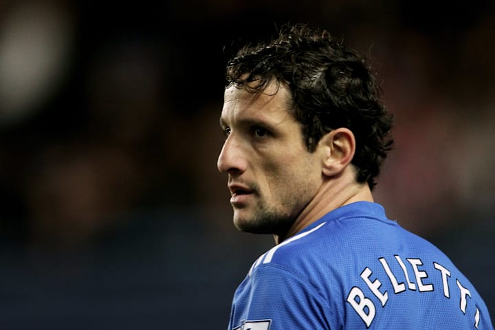 Belletti jogou no Barcelona e no Chelsea. 