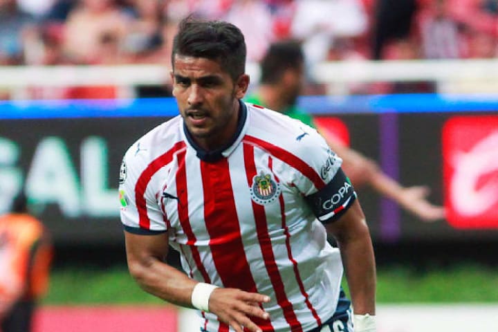 Miguel Ponce en un partido de las Chivas del Guadalajara.