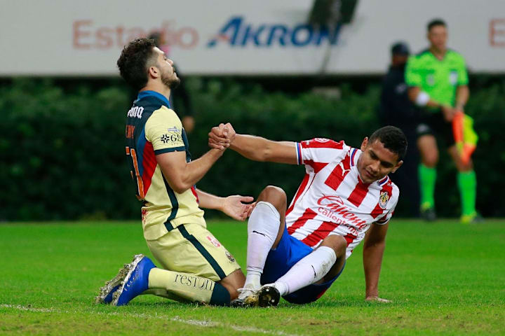 Los jugadores Henry Martin y Gilberto Sepúlveda.