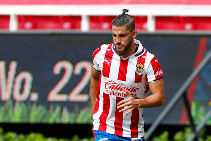Hiram Mier en un partido de las Chivas del Guadalajara.