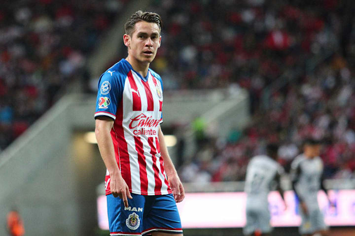 Jesús Angulo en un partido de las Chivas del Guadalajara en Copa MX.