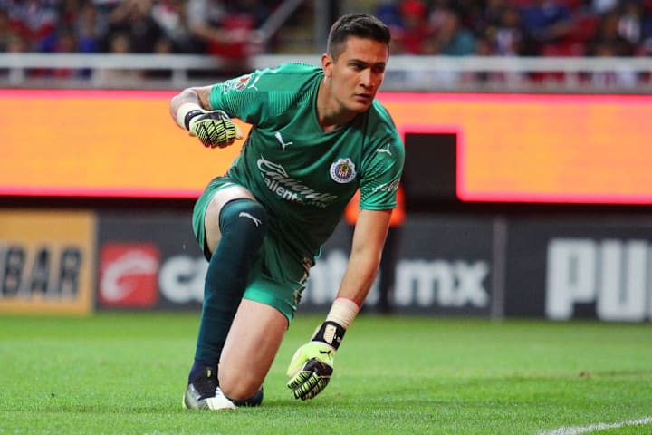Raúl Gudiño en un partido de Copa de las Chivas del Guadalajara.