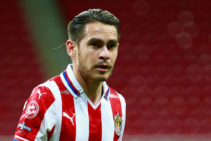 Jesús Angulo en un partido entre las Chivas del Guadalajara y el Puebla.