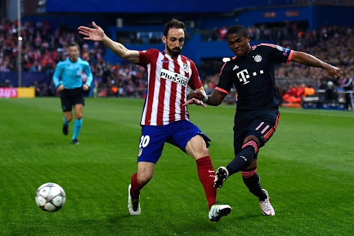 Douglas Costa was utilised on the left-hand side in the first-half of the first leg against Atleti