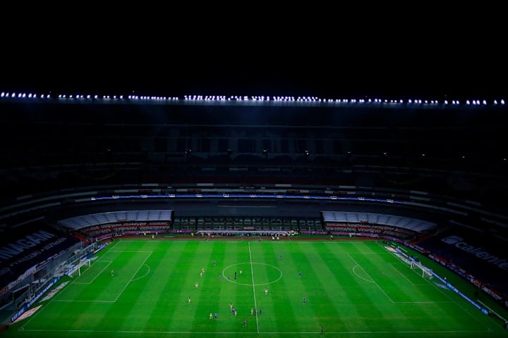 El Estadio Azteca previo a un partido de Cruz Azul y América.