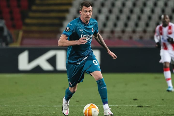 Crvena Zvezda v AC Milan  - UEFA Europa League Round Of 32 Leg One