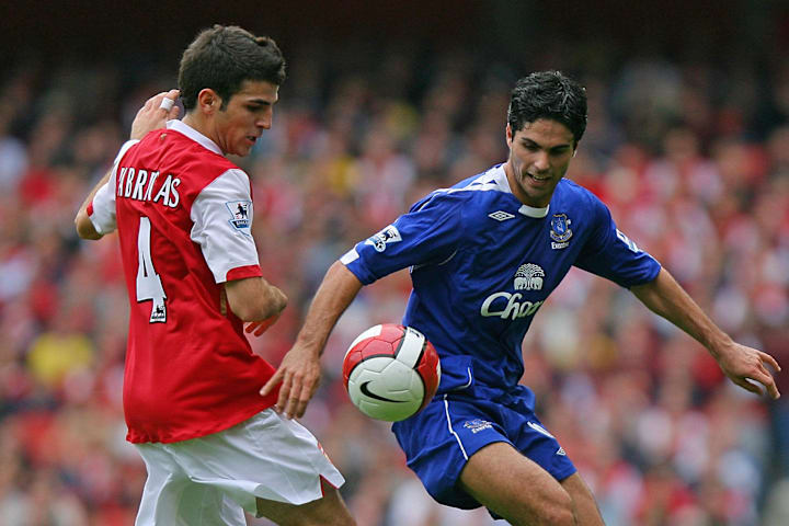 Arteta y Fábregas durante un encuentro de la Premier League mientras el vasco jugaba en el Everton