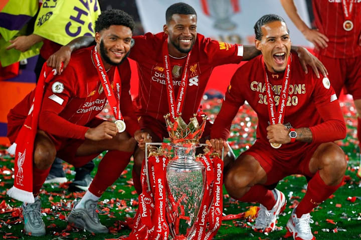 FBL-ENG-PR-LIVERPOOL-CHELSEA-TROPHY