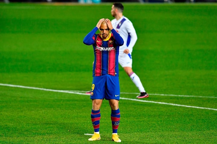 Com todo respeito ao dinamarquês Martin Braithwaite, mas o Barcelona precisa de um novo camisa 9. 