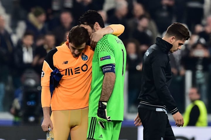 Iker Casillas dengan Gianluigi Buffon