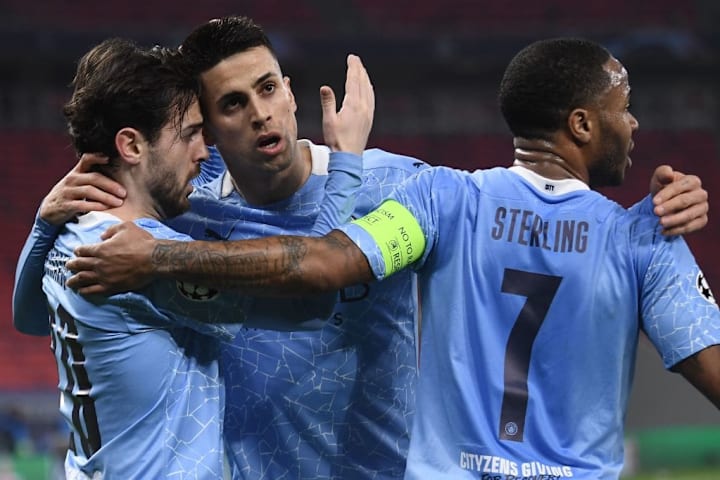 João Cancelo festeggia con i compagni