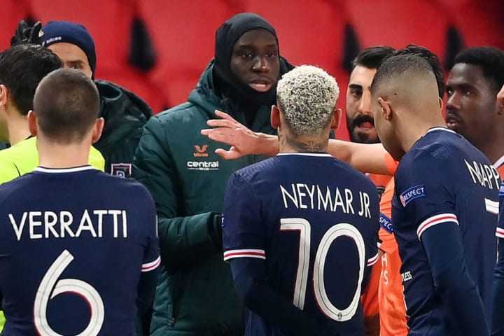 Demba Ba fait part de sa colère après les propos racistes tenus par le 4e arbitre de la rencontre