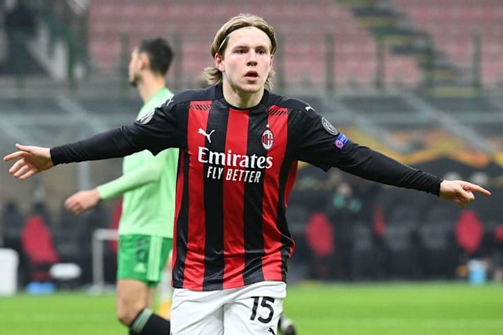 Hauge dopo il gol al Celtic
