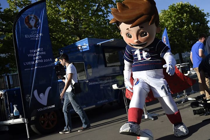 FBL-EURO-2016-FRA-MASCOT