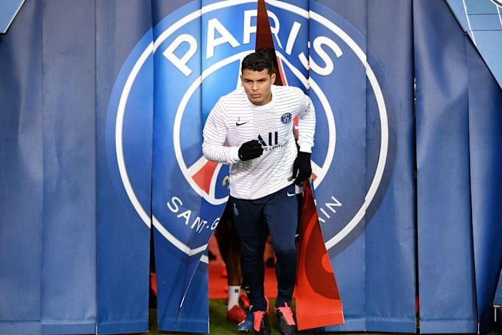 Thiago Silva não renovou com o PSG e foi para o Chelsea.