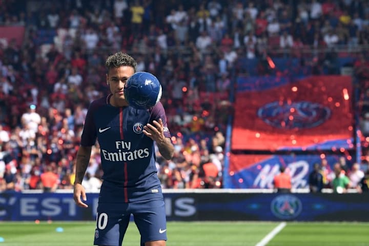 Neymar masih menjadi pemain termahal di dunia hingga kini.