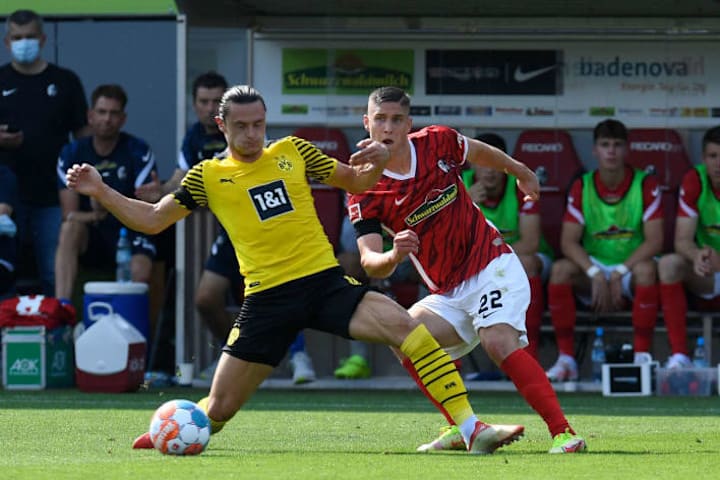 FBL-GER-BUNDESLIGA-FREIBURG-DORTMUND