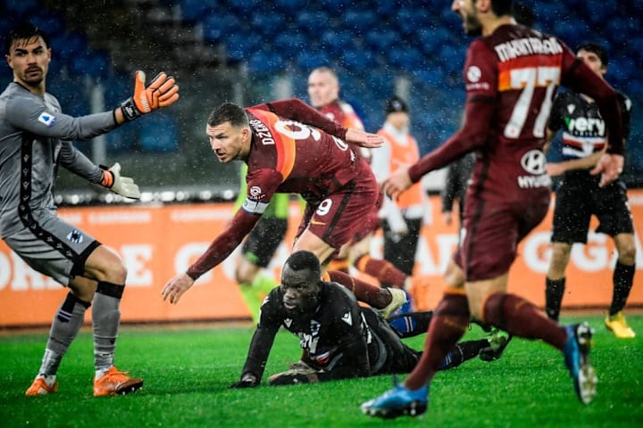 Il momento del gol di Dzeko