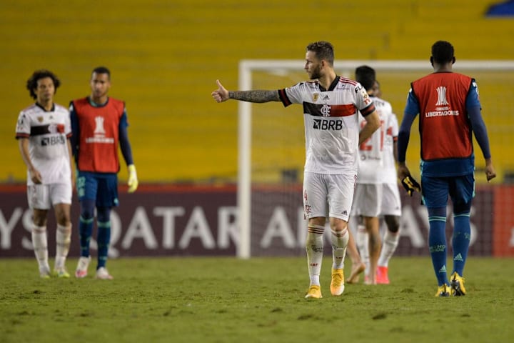 Léo Pereira decepcionou total no Flamengo. 