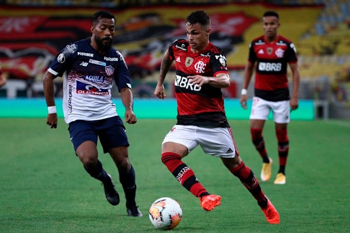 O Michael não tem se encontrado no Flamengo. 
