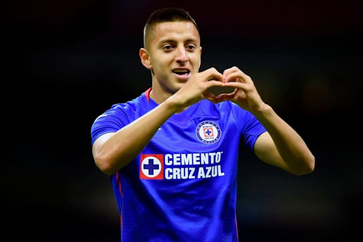 Roberto Alvarado, delantero de Cruz Azul
