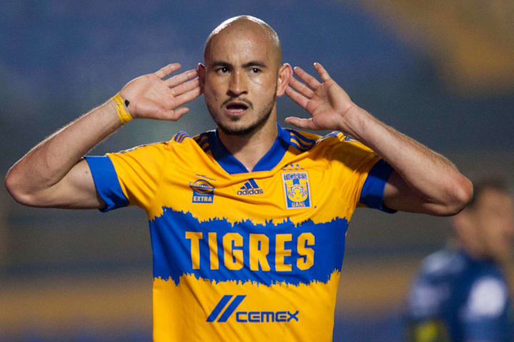 El delantero Carlos González.