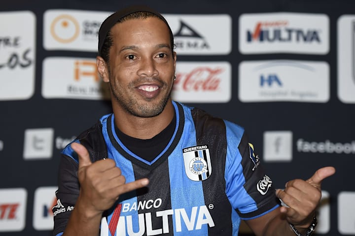 Ronaldinho ficha por el Querétaro en el 2014
