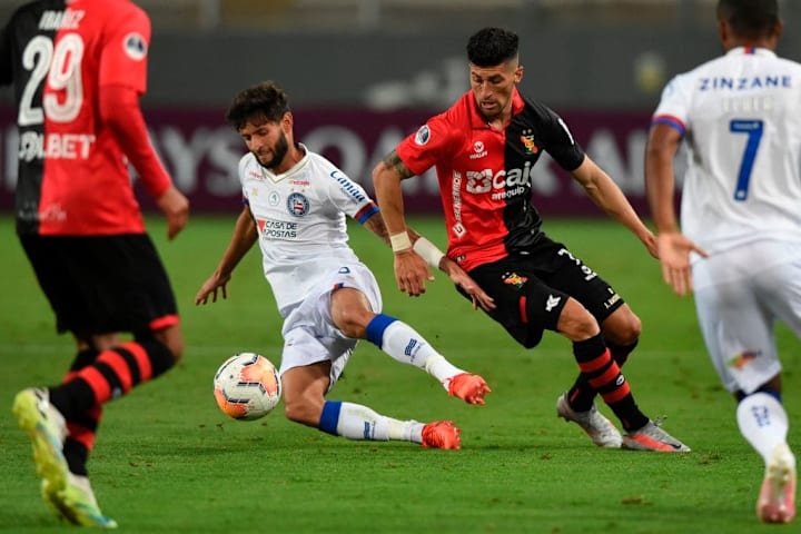 Juninho Capixaba tende a ser titular do Bahia na Vila Belmiro