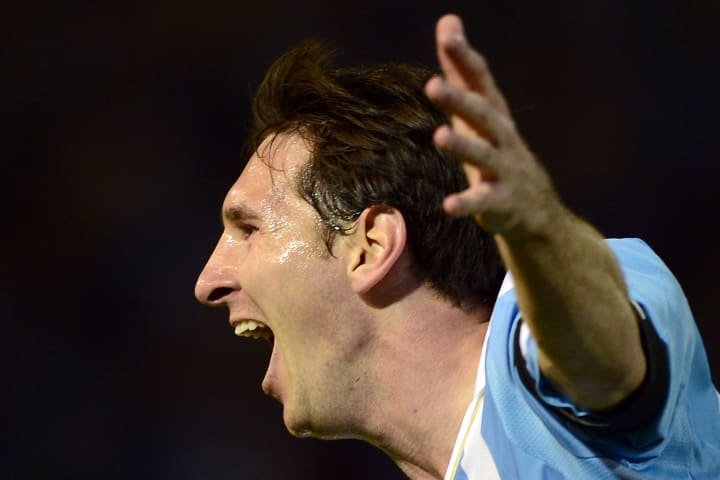 FBL-WC2014-QUALIFIERS-ARG-URU
