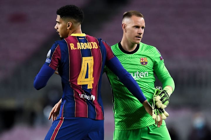 Araujo and Ter Stegen during the Juventus defeat