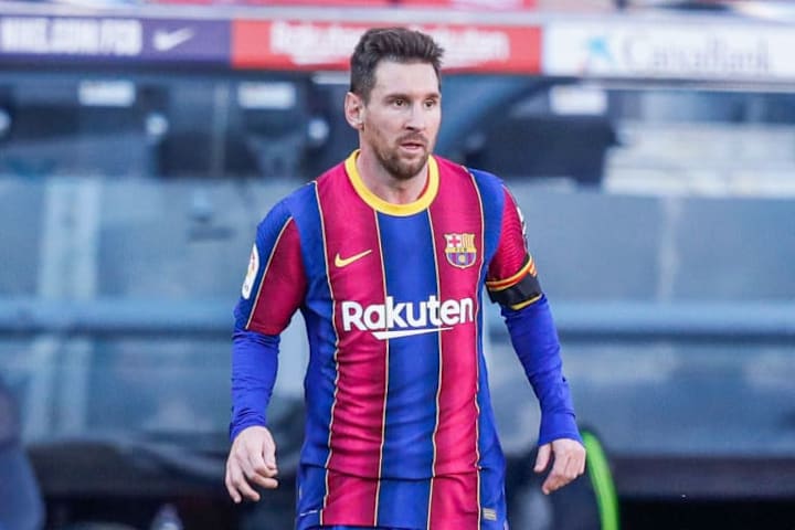 Messi durante el transcurso del partido contra Osasuna