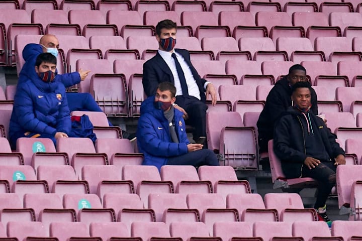 Piqué se lesionou no final de novembro e vai desfalcar o Barcelona por meses. 