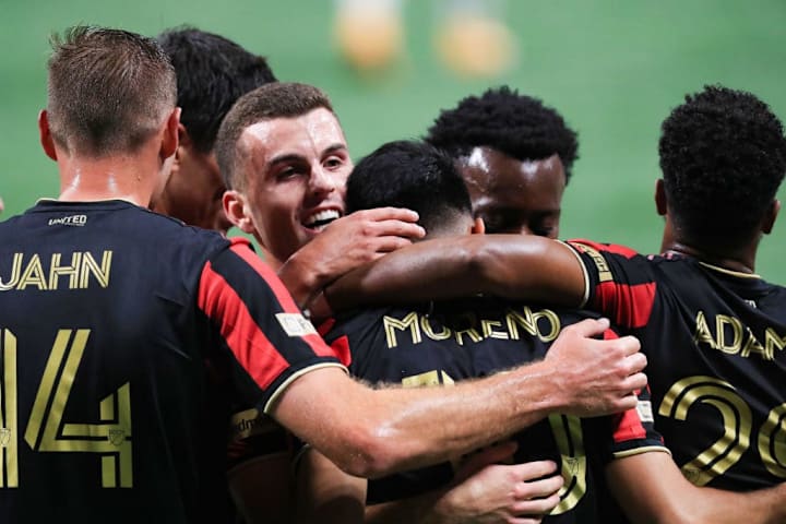 Jugadores del Atlanta United celebran un gol.