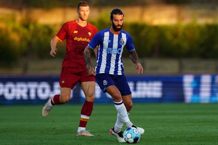 Edin Dzeko, Sergio Oliveira