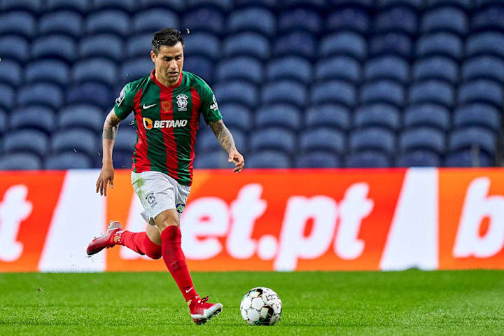 Flamengo monitora meio-campista argentino Jorge Correa, do Marítimo, de Portugal. 