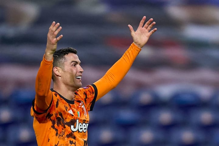 Cristiano Ronaldo protesta dopo il mancato intervento di Del Cerro Grande