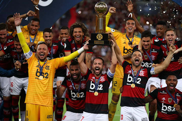 Bom para todos: Diego Alves fez bem ao ficar e Flamengo acertou ao mantê-lo. 