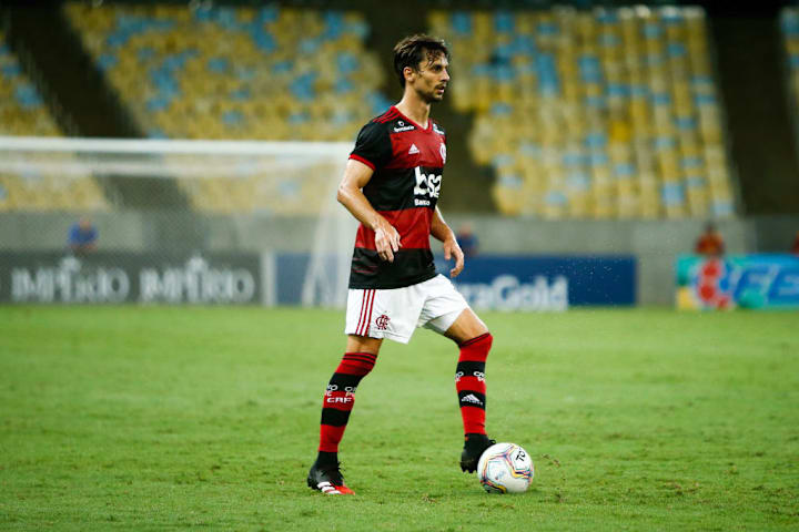 Rodrigo Caio foi contratado pelo Flamengo, em 2019, por cerca de 5 milhões de euros.