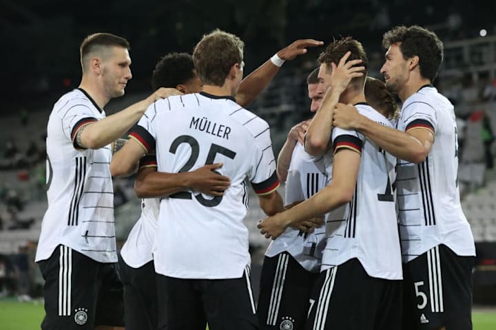 Florian Neuhaus, Thomas Muller, Mats Hummels