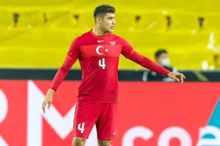 Italienische Scouts beobachteten Ozan Kabak zuletzt in der Nations League gegen Russland