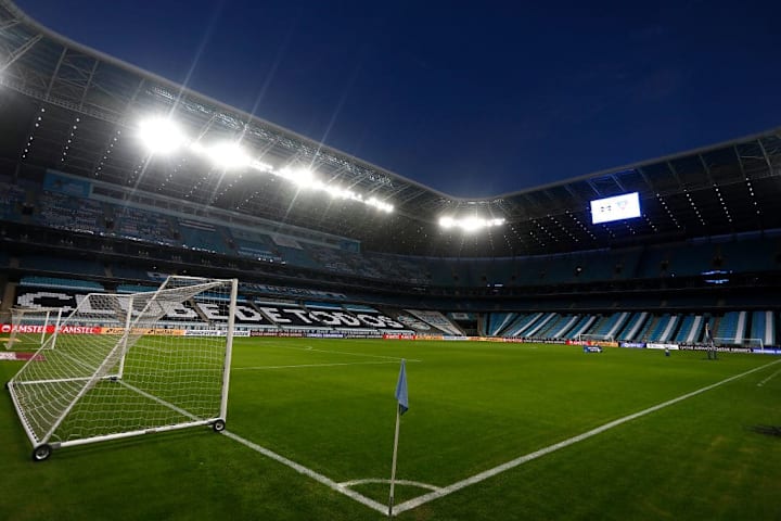 Gremio v Liga Deportiva Universitaria - Copa CONMEBOL Sudamericana 2021